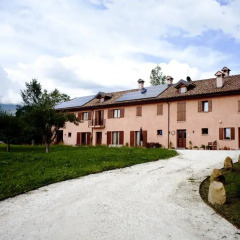 Отель B&B Al Sole Di Cavessago Беллуно парковка