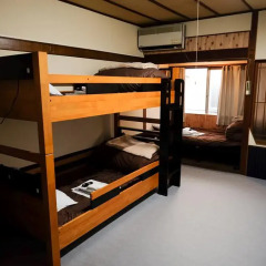 Отель Kotobuki Global Inn Кровать в женском общем номере