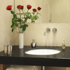 Отель Your Room in Berlin ванная