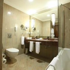 Гостиница Crowne Plaza Minsk 5* Стандартный номер двуспальная кровать фото 5