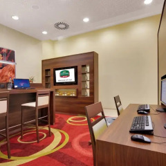 Отель Courtyard by Marriott Munich City East Мюнхен гостиничный бар