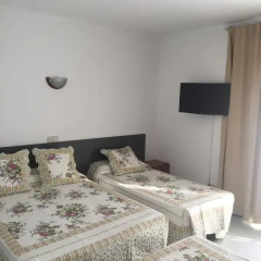 Отель Hostal Bonavista Испания, Бланес - 1 отзыв об отеле, цены и фото номеров - забронировать отель Hostal Bonavista онлайн комната для гостей фото 4