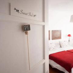 Отель Flower Court Guest House - Adults Only Лиссабон сейф в номере