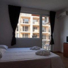 Апартаменты Sunny View Studio Солнечный берег комната для гостей фото 2