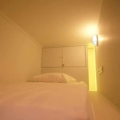 Ratana Boutique Hostel Кровать в общем номере
