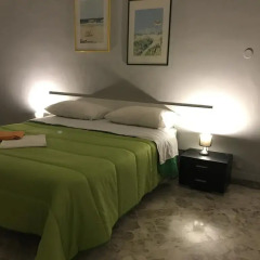Отель B&B Cavour 124 Номер с общей ванной комнатой