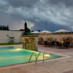 Protea Hotel Select Emotan бассейн