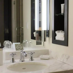 Отель Gale South Beach, Curio Collection by Hilton ванная фото 3