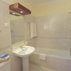 Отель Browns Sports & Leisure Club 4* Вилла разные типы кроватей фото 8