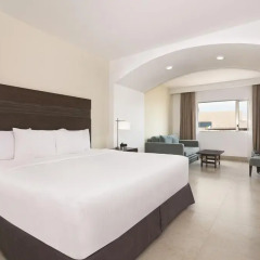 Отель LQ Hotel by La Quinta Cancun Мексика, Канкун - отзывы, цены и фото номеров - забронировать отель LQ Hotel by La Quinta Cancun онлайн комната для гостей фото 9