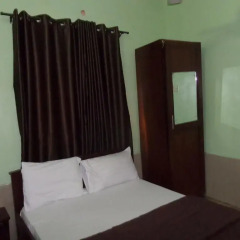 Отель Banilux Guest House 2* Номер Делюкс с двуспальной кроватью фото 2
