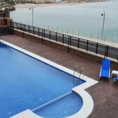 Отель Aparthotel El Faro бассейн