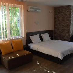 Bon Bon Hotel сейф в номере
