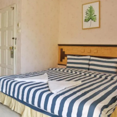 Отель B & L Guesthouse 3* Улучшенный номер с разными типами кроватей фото 14