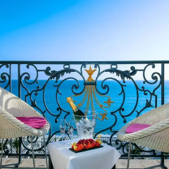 Отель Hôtel Vacances Bleues Le Royal Франция, Ницца - 4 отзыва об отеле, цены и фото номеров - забронировать отель Hôtel Vacances Bleues Le Royal онлайн балкон