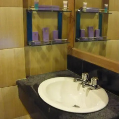 Kyi Tin Hotel 3* Улучшенный номер с 2 отдельными кроватями фото 4