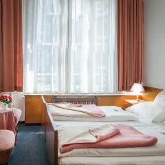 Отель Pension Neuer Markt 3* Номер с общей ванной комнатой