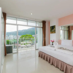 Отель Eezee Inn Guesthouse балкон