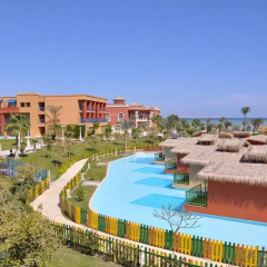 Отель Titanic Palace & Aqua Park Hrg 5* Стандартный семейный номер с различными типами кроватей