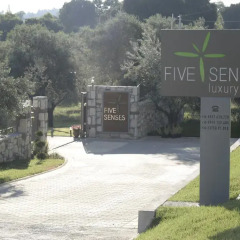 Отель Five Senses Luxury Villas парковка