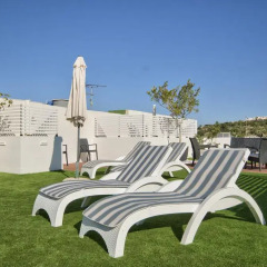 Отель Portside Lodge бассейн