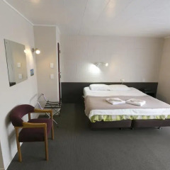 Отель Maple Lodge Motel Студия с различными типами кроватей фото 5