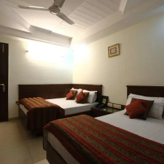 Hotel Chanchal Deluxe 2* Стандартный семейный номер с двуспальной кроватью фото 3