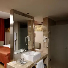 Commodore Elite Suites & Spa Ultra All Inclusive Турция, Сиде - отзывы, цены и фото номеров - забронировать отель Commodore Elite Suites & Spa Ultra All Inclusive онлайн удобства в номере фото 2