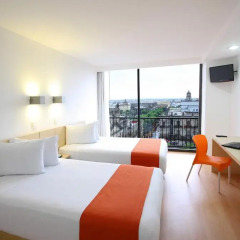 Отель One Guadalajara Centro Historico 3* Улучшенный номер с различными типами кроватей фото 2