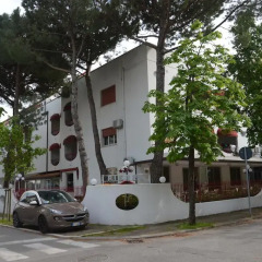 Hotel Pierre Riccione парковка