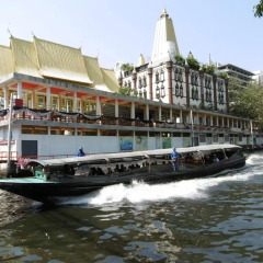 Отель The Green Bells New Petchburi