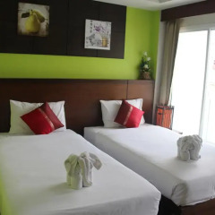 Green Harbor Patong Hotel 2* Улучшенный номер фото 10