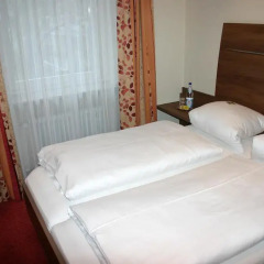 Hotel Hauser an der Universität 3* Стандартный номер с двуспальной кроватью фото 3