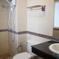 Отель Pavilion Guesthouse Patong ванная