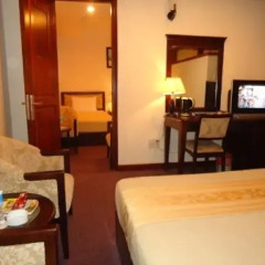 Dong Kinh A Hotel 3* Семейный номер Делюкс с двуспальной кроватью фото 4