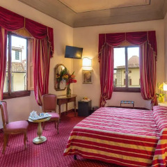 Paris Hotel 3* Улучшенный номер с двуспальной кроватью