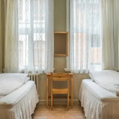 Yeni Hotel Стандартный номер с двуспальной кроватью (общая ванная комната)