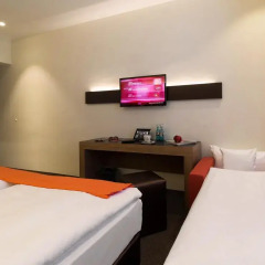 Отель Motel Plus Berlin 3* Стандартный семейный номер с двуспальной кроватью фото 2