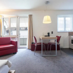 Апартаменты EMA House Serviced Apartments, Seefeld комната для гостей фото 2