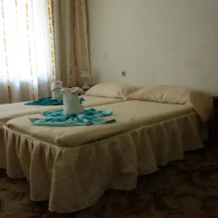 Hotel "tango" Золотые пески комната для гостей фото 3