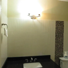 Отель Kingston Paradise Place Guesthouse Люкс с различными типами кроватей фото 16