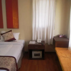 The White Avenue Hotel сейф в номере