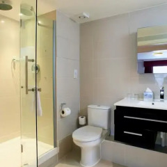 Отель Holiday Inn London - Kensington 4* Стандартный номер с различными типами кроватей фото 18