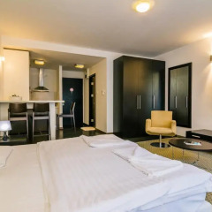 Апартаменты City Gardens Apartments комната для гостей