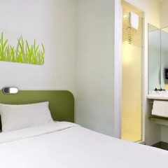 Отель ibis budget Antwerpen Centraal Station 2* Стандартный номер с различными типами кроватей фото 6