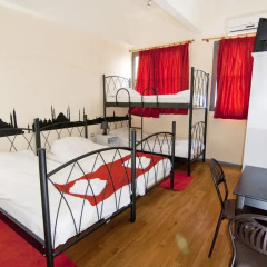 Отель Rentrooms Thessaloniki 3* Кровать в мужском общем номере фото 6