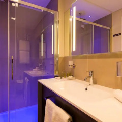 DoubleTree by Hilton Hotel Yerevan City Centre 4* Стандартный номер с двуспальной кроватью фото 4