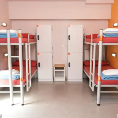 Barcelona Pere Tarrés Hostel Кровать в общем номере с двухъярусной кроватью