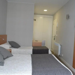 Отель Hostal Alborán Стандартный номер с различными типами кроватей фото 7