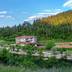 Отель Complex Izvora Болгария, Чепеларе - отзывы, цены и фото номеров - забронировать отель Complex Izvora онлайн приотельная территория